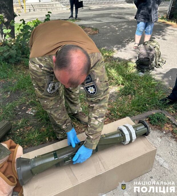 У Києві затримали чоловіка, який збирався продати протитанковий гранатомет