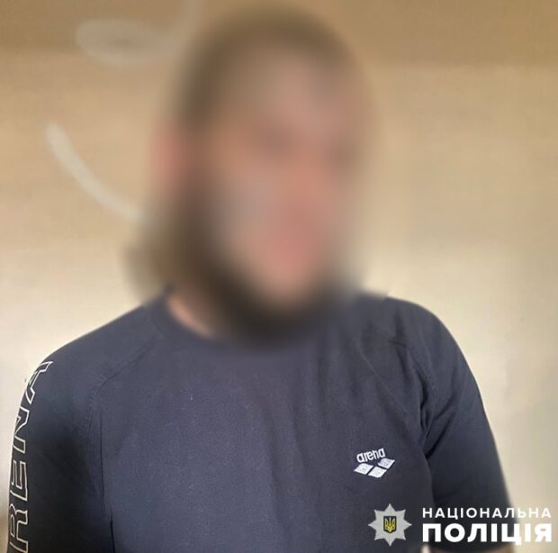 Вчинив сварку із незнайомцем та відібрав 2000 гривень: оперативники затримали 27-річного киянина за пограбування
