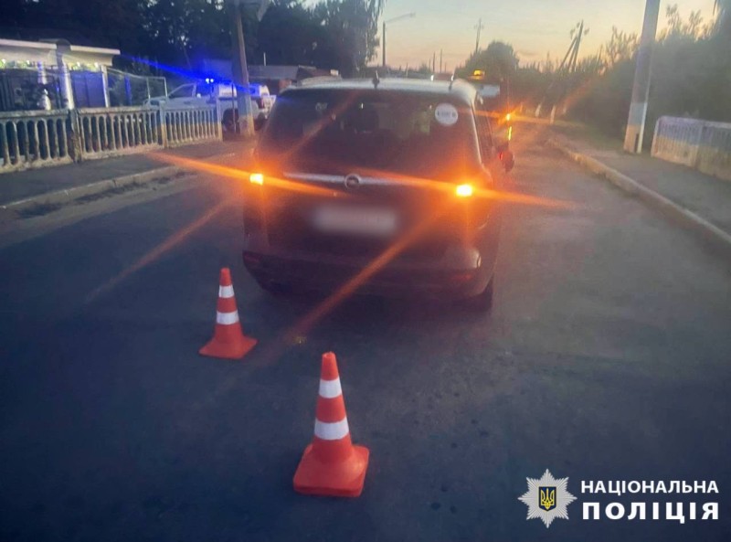 На Київщині під колеса автівки потрапили жінки та її донька