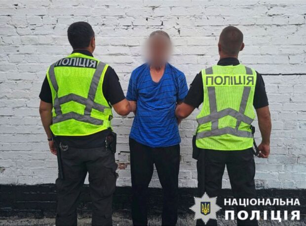 На Київщині затримали чоловіка, який через ревнощі до смерті забив співмешканку