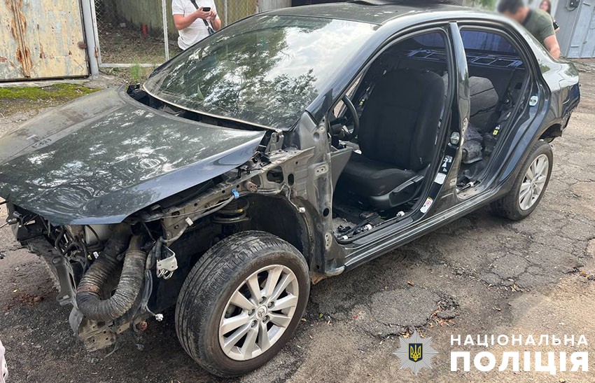 Поліцейські затримали зловмисника, який викрав у киянина автівку та здав її на запчастини