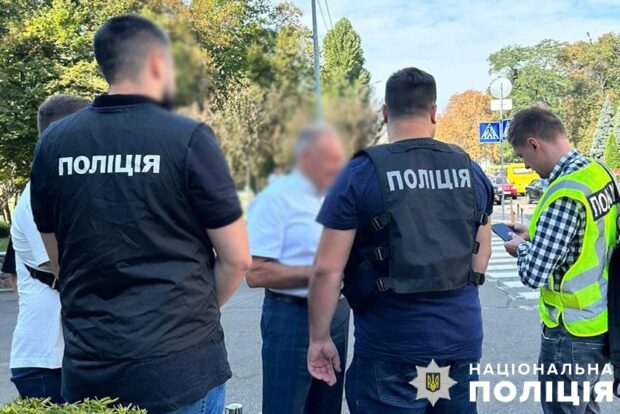 У Києві викрили проректора вишу, який за 2000 доларів допомагав абітурієнту вступити до аспірантури та таким чином уникнути мобілізації