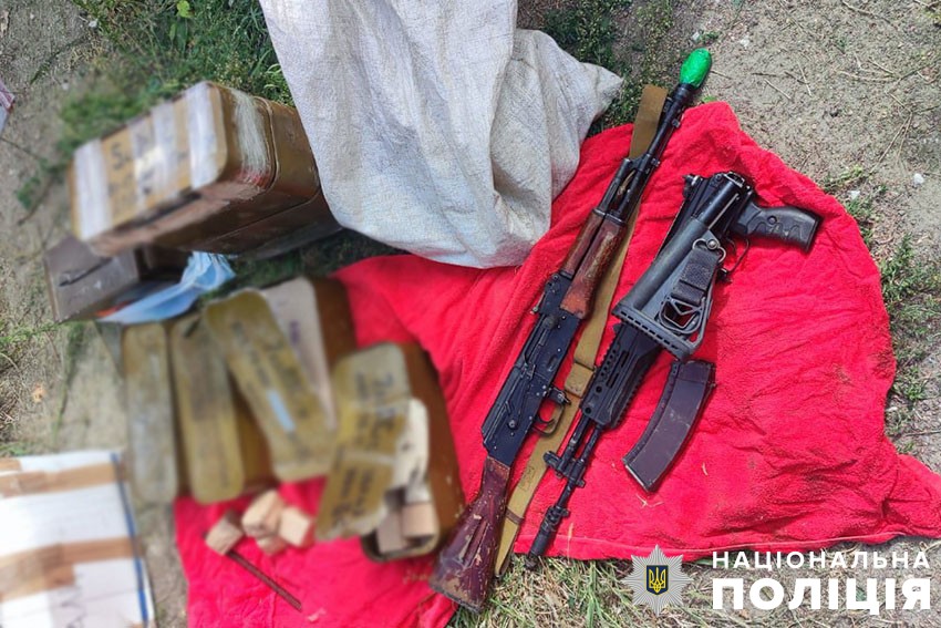 Поліцейські Києва перекрили канал збуту зброї та вибухівки й вилучили «товару» на майже 1,7 млн грн