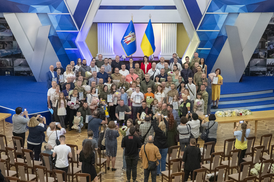 Військові та родини загиблих отримали сертифікати на квартири в Києві
