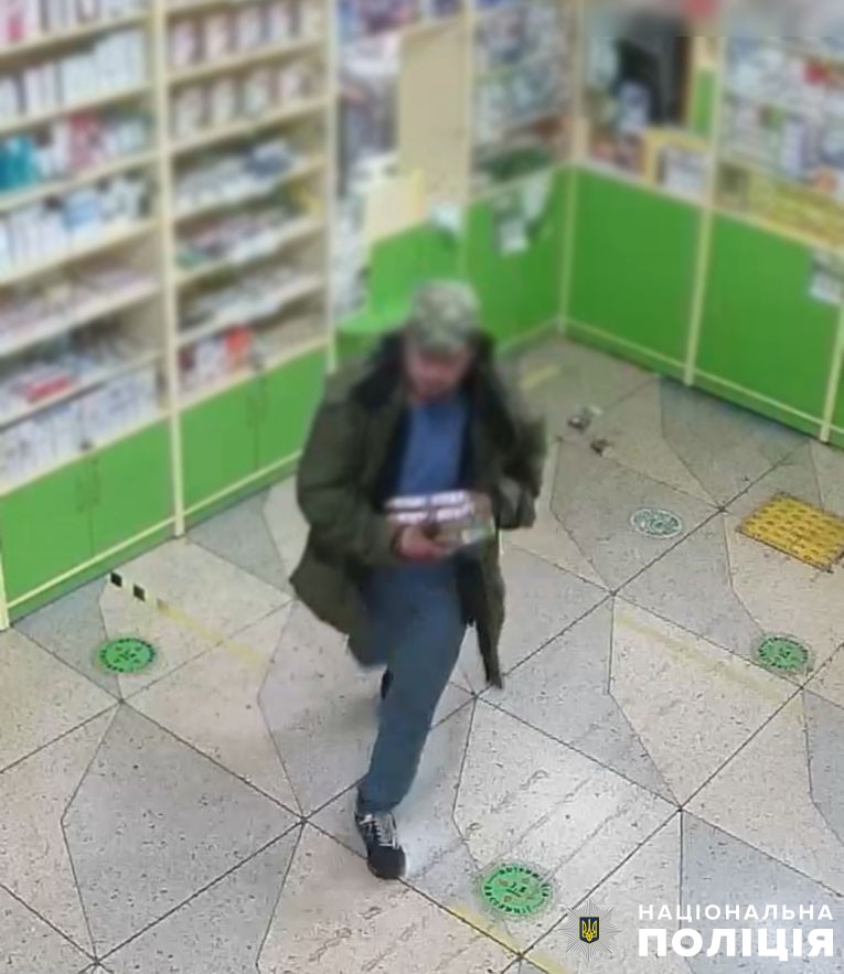 У Києві затримали молодика, який пограбував аптеку та потрощив продуктовий магазин