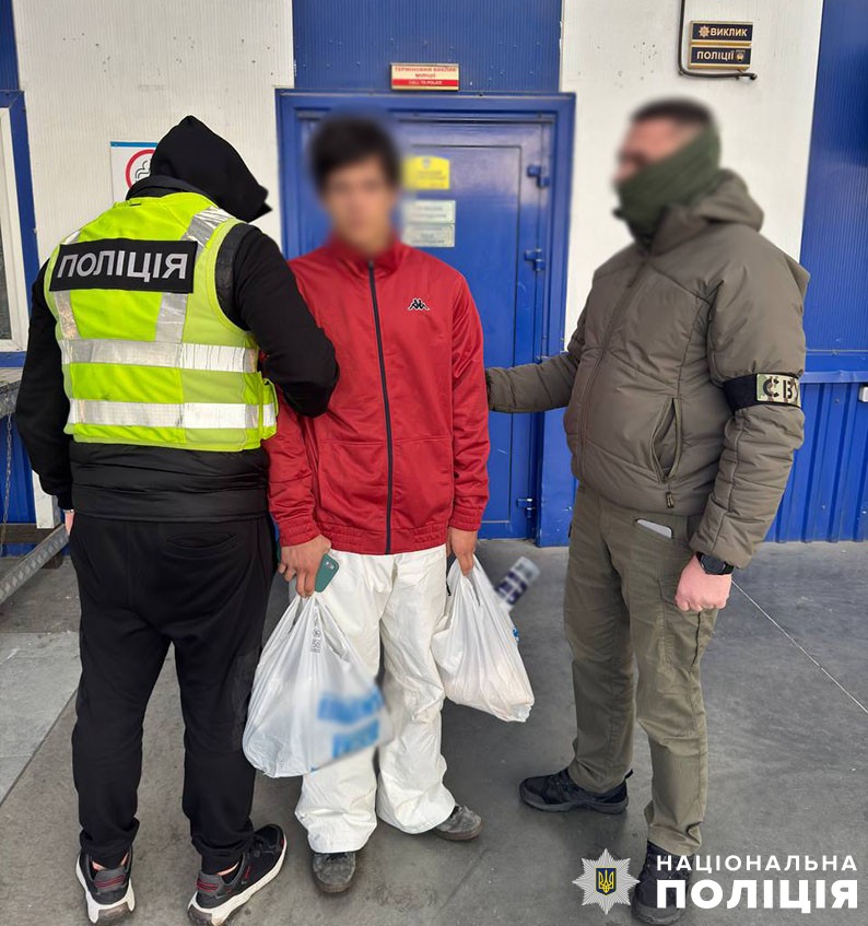 Правоохоронці затримали 17-річного юнака за вчинення терористичного акту у столиці