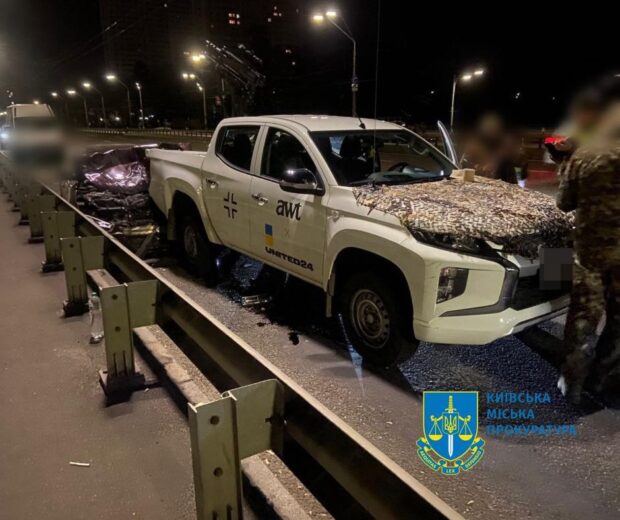 У Києві п’яний водій під час комендантської в’їхав у машину військового