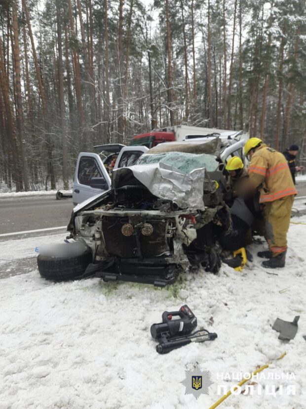 На Київщині внаслідок ДТП загинув водій автомобіля