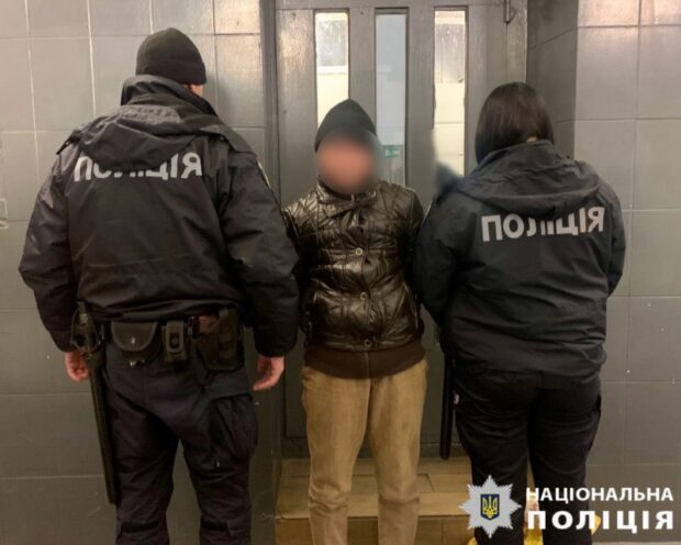 На Київщині затримали жінку, яка до смерті забила матір