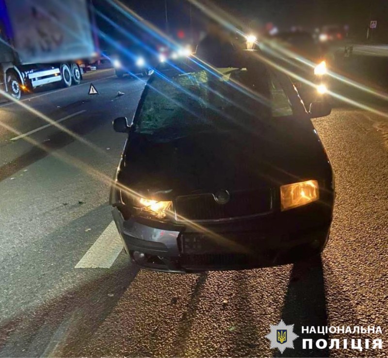 На Київщині під колесами автомобіля загинула жінка