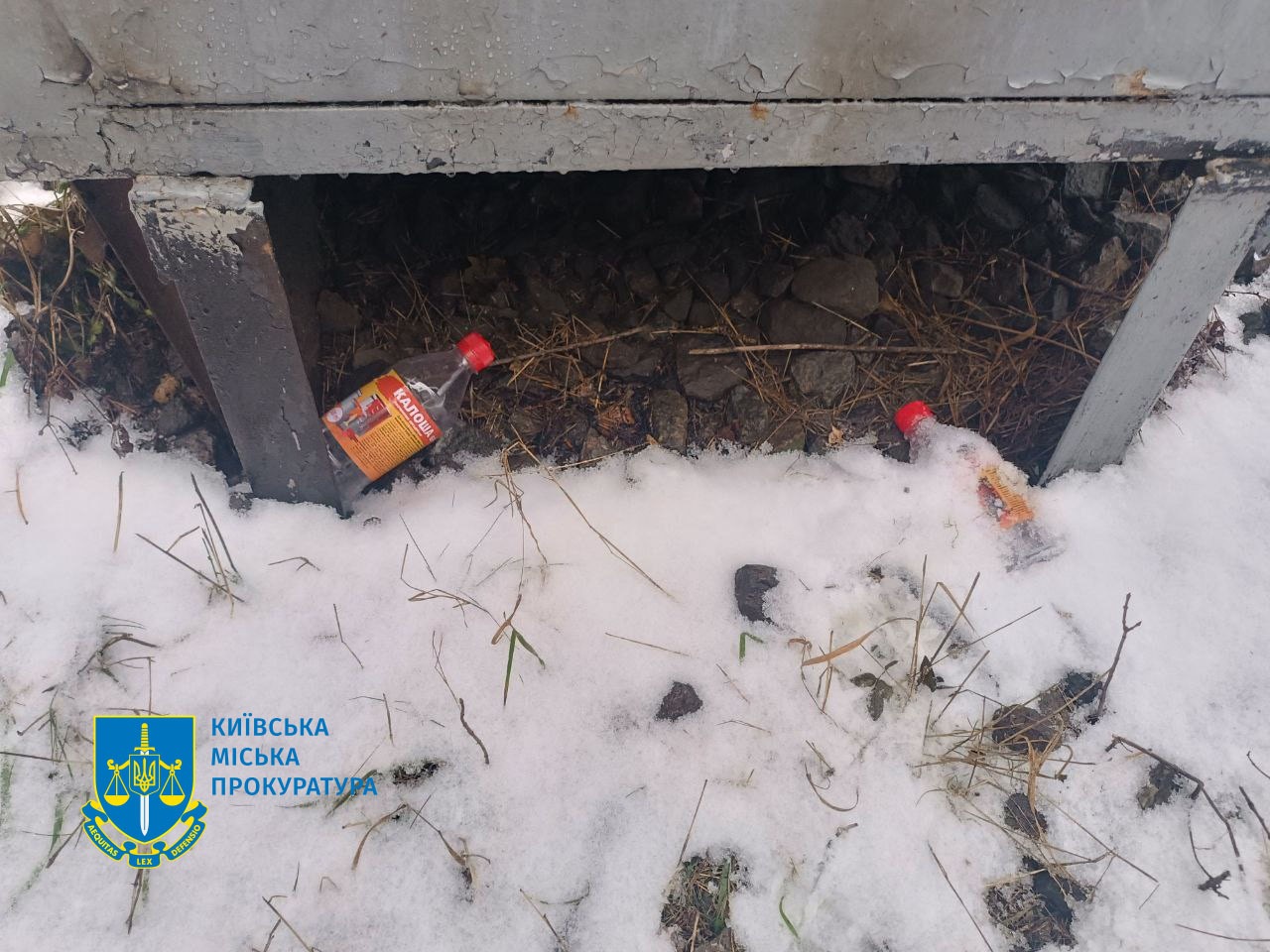 У Києві затримали трьох диверсантів, які підпалили релейну шафу біля залізничної станції