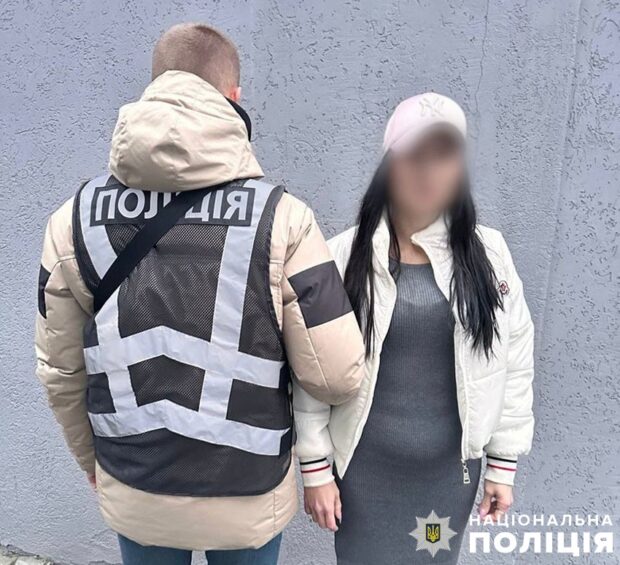«Ваша дочка потрапила у ДТП»: у столиці затримали жінку, яка ошукала пенсіонерку більше ніж на 380 000 гривень