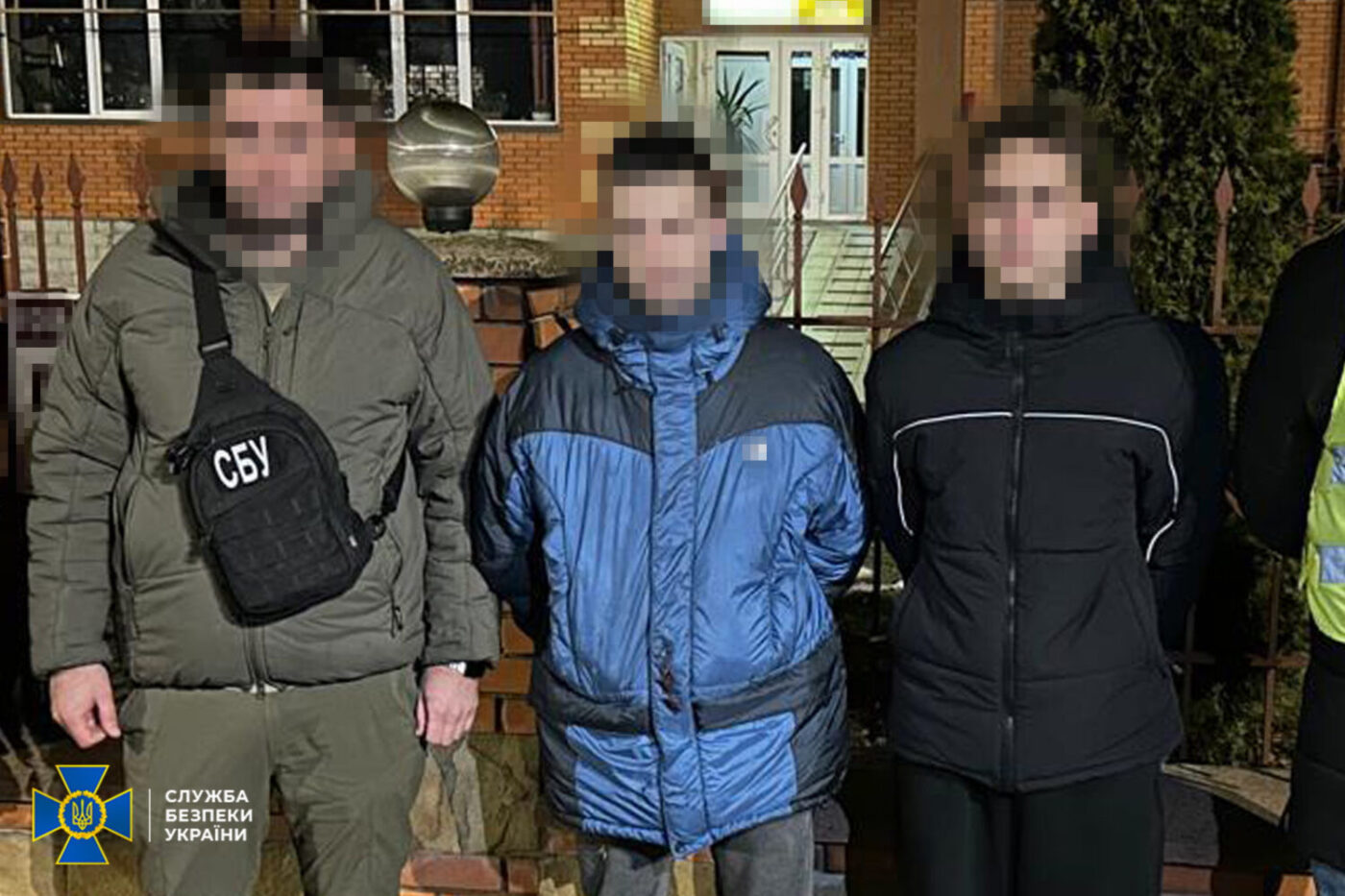 У Києві затримали двох хлопців, які підпалювали авто військових