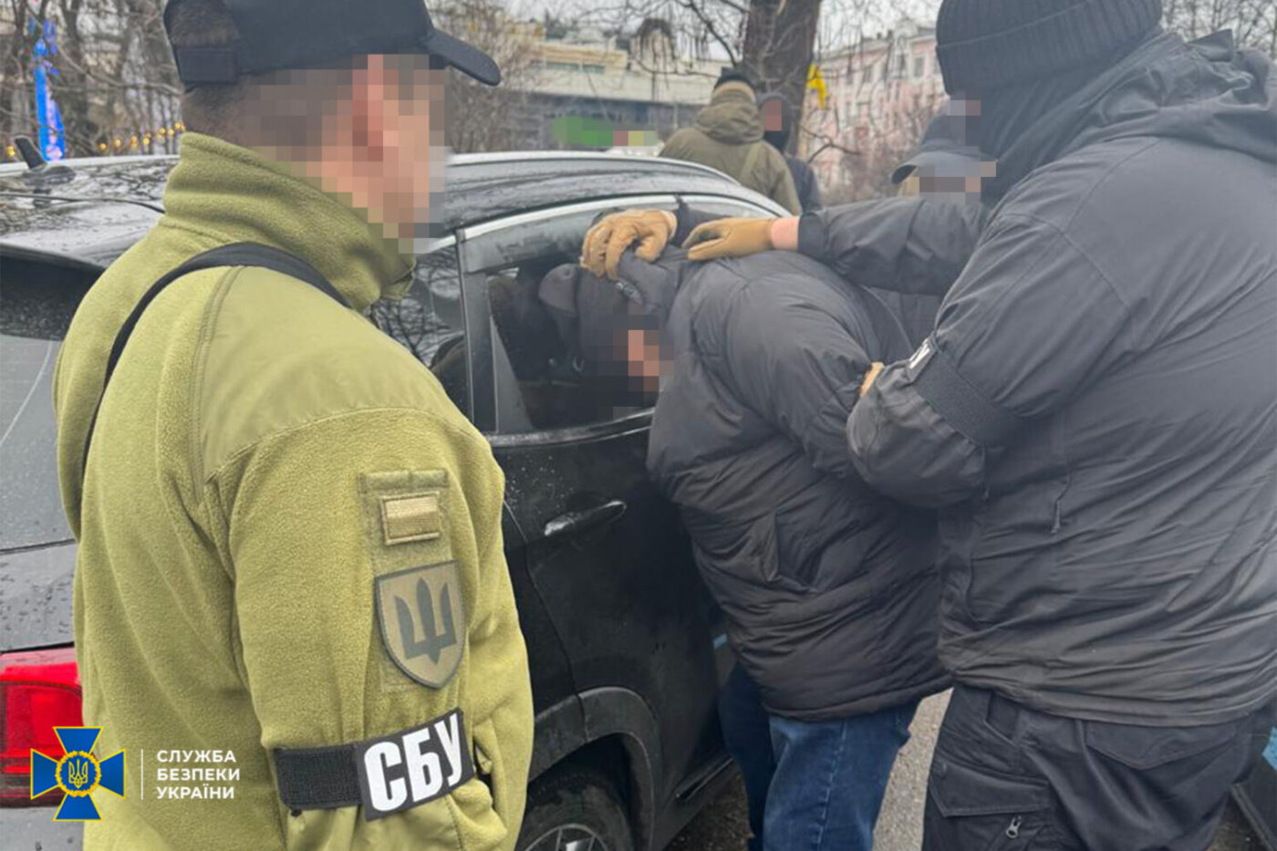 Обкладав даниною підприємців: у столиці затримали податківця