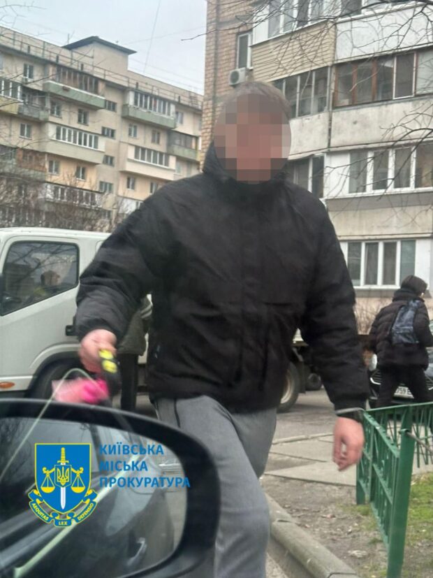 У Києві затримали чоловіка, який чіплявся до дітей