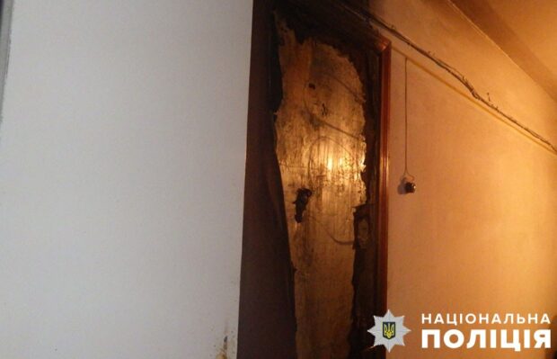 У Києві затримали чоловіка, який спалив двері 71-річній сусідці через особисту неприязнь до неї