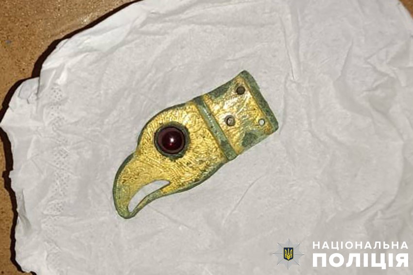 У Києві жінка хотіла за безцінь продати артефакти IV-V століття, яких немає в жодному музеї світу