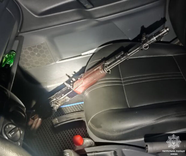 У Києві на СТО відкрили стрілянину з автомата: патрульні затримали підозрюваного