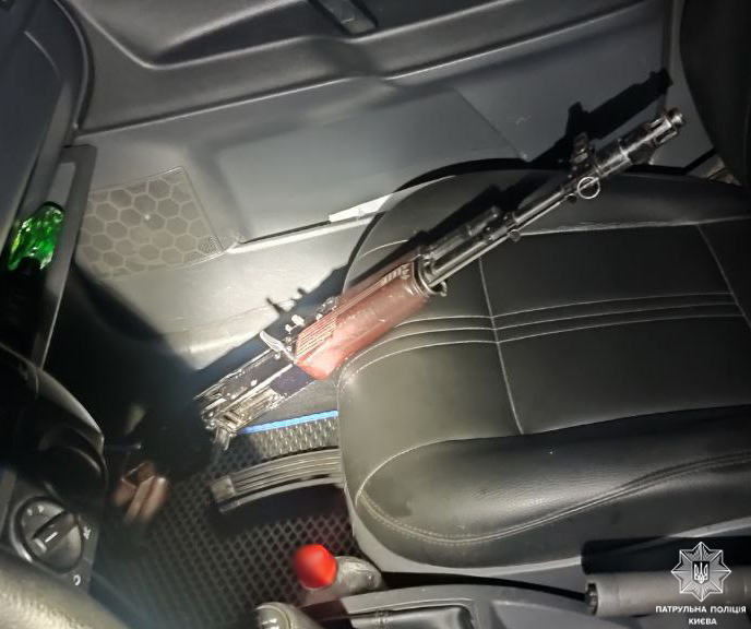 У Києві на СТО відкрили стрілянину з автомата: патрульні затримали підозрюваного