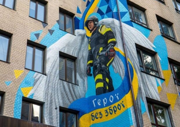 Мурал "Герої без зброї"