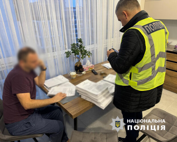 Правоохоронці викрили організовану злочинну групу на чолі з посадовцями КМДА, які привласнили 2,2 млн грн на ремонті ліцею та шкільних укриттів