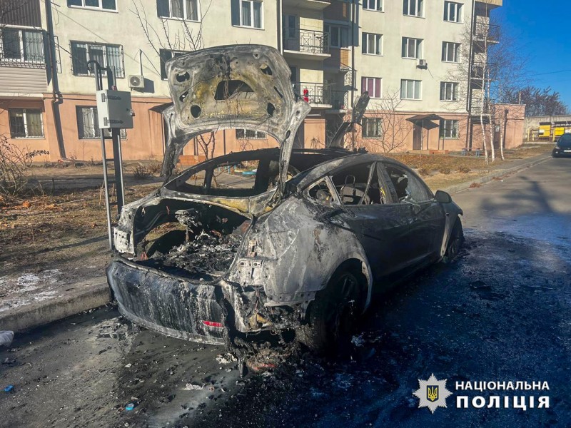 На Київщині чоловік через сімейний конфлікт підпалив автомобіль знайомого