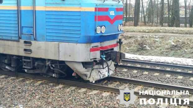 На Київщині під колесами потяга загинув молодик