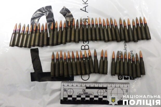 У Києві затримали 52-річного чоловіка, який зберігав боєприпаси у власній оселі