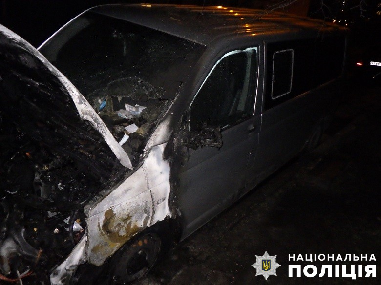 У Києві жінка напідпитку за вечір підпалила дві автівки