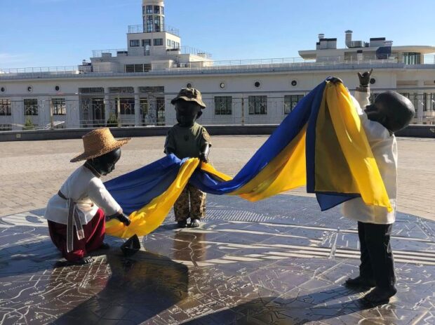 "Малюки-засновники Києва" або ж "Малюки, що пускають кораблики".
