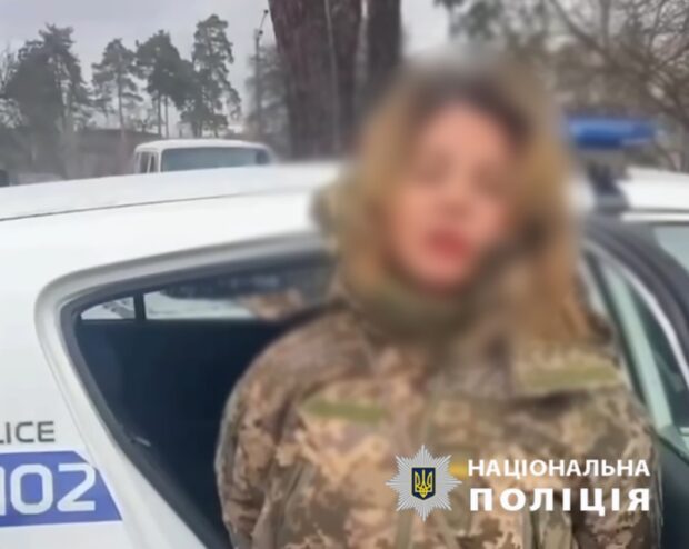 У Києві затримали жінку, яка блокувала виїзд з розподільчого центру та наїхала на поліцейського