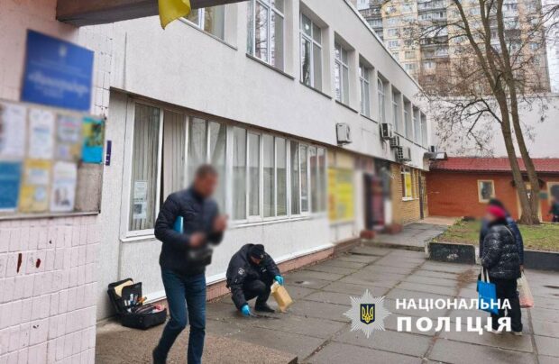 Кілька молодиків хотіли підпалити приймальню депутата Київради — їх затримали