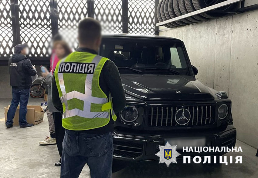 У Києві затримали водія Mercedes, який тікав від поліції: раніше його 12 разів штрафували