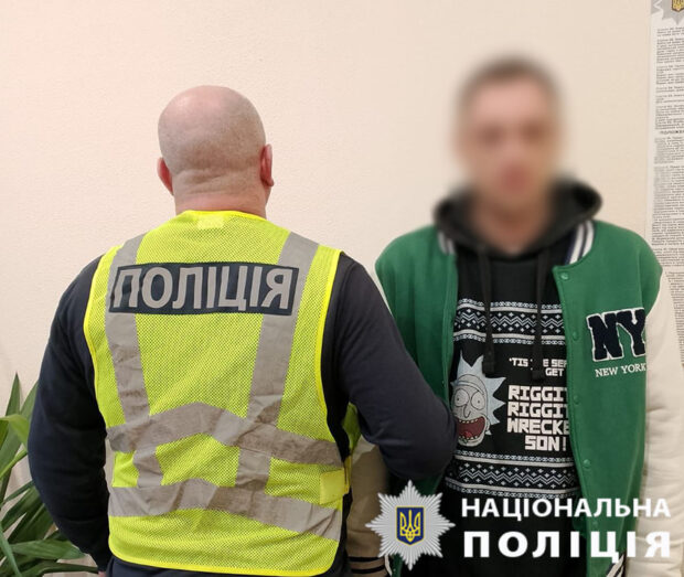У Києві затримали чоловіка, який запросив на побачення, побив та пограбував жінку