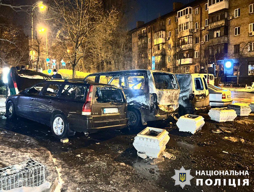 У Києві затримали чотирьох поплічників ворога, які спалили військові автівки у Печерському та Святошинському районах