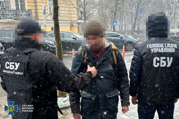 СБУ затримала російського шпигуна, який готував теракти біля оборонних відомств у центрі Києва (відео)