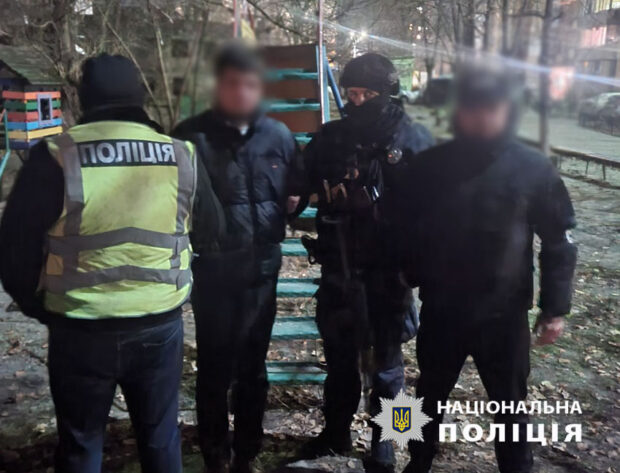 Правоохоронці затримали дві організовані групи паліїв, які на замовлення російських спецслужб палили релейні шафи на території столиці та області