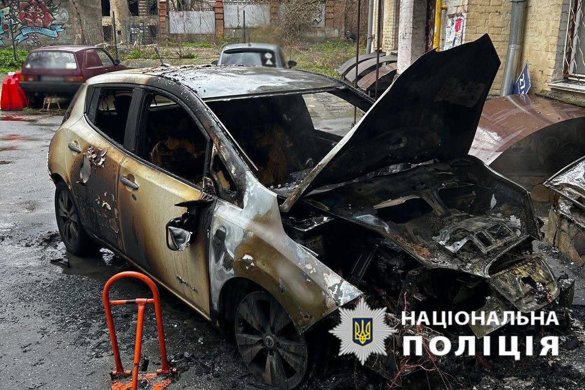 Облив бензином авто лікаря і підпалив: поліція розповіла деталі інциденту в центрі Києва