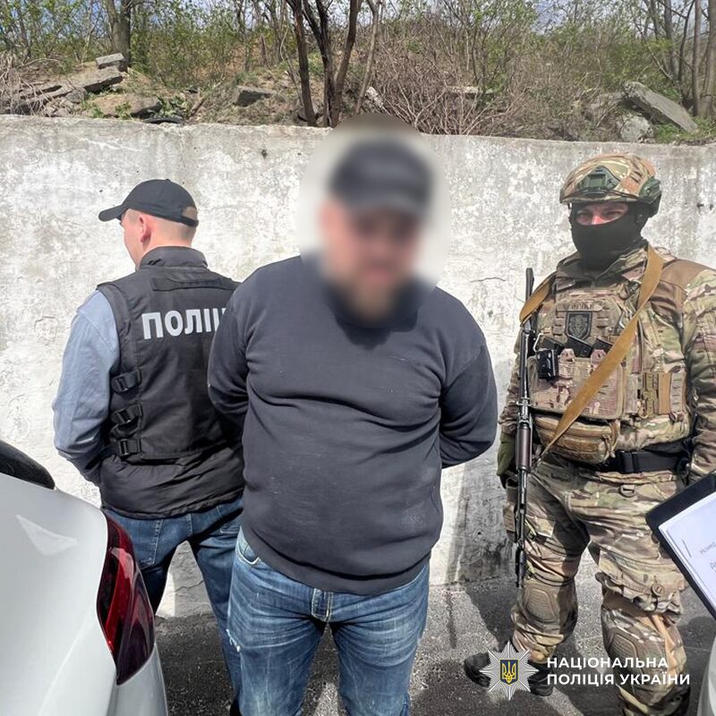 50 тисяч доларів за перетин державного кордону: у Києві затримали організатора схеми