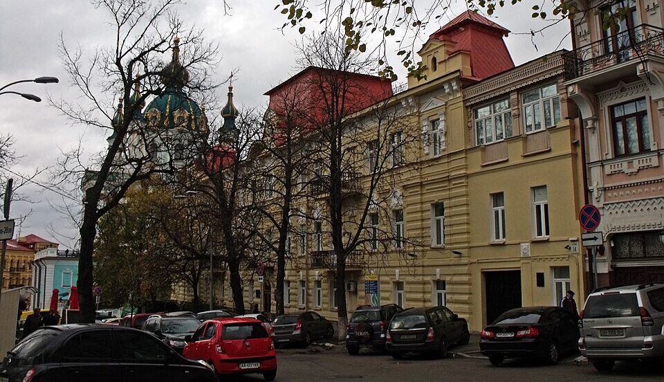 Десятинна, 14