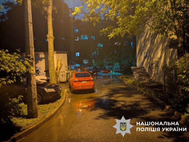 У Києві затримали 17-річного юнака, який пограбував жінку