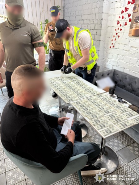 12 000 доларів за статус багатодітного батька: у Києві викрили чоловіка у сприянні призовникам ухилення від мобілізації