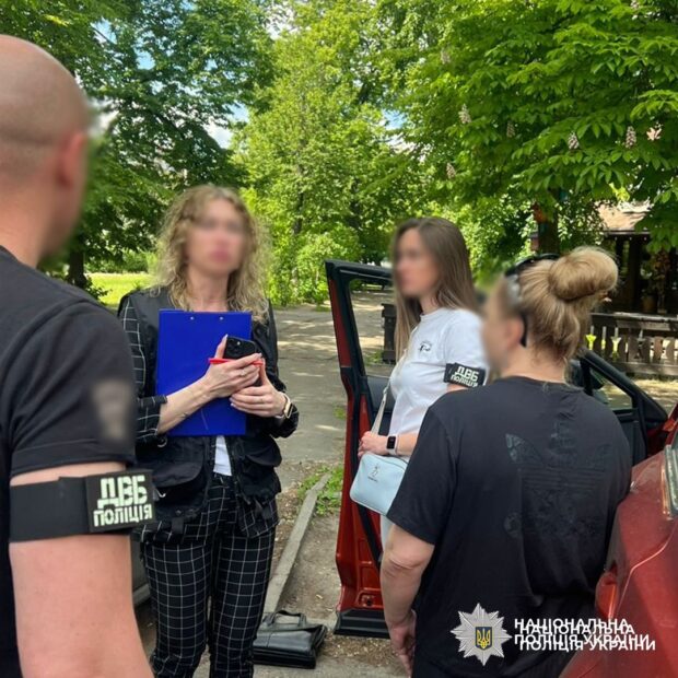 У Києві затримали жінку, яка за 4 000 доларів обіцяла зняти військовозобов’язаного з розшуку ТЦК