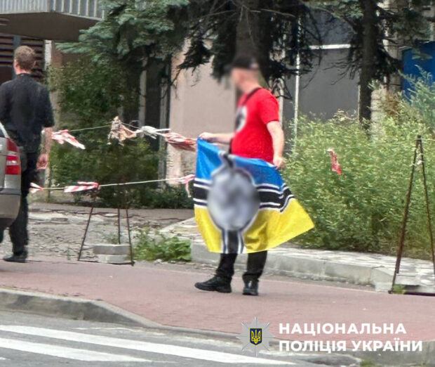 У Києві затримали двох іноземців за демонстрацію нацистської символіки на Печерську