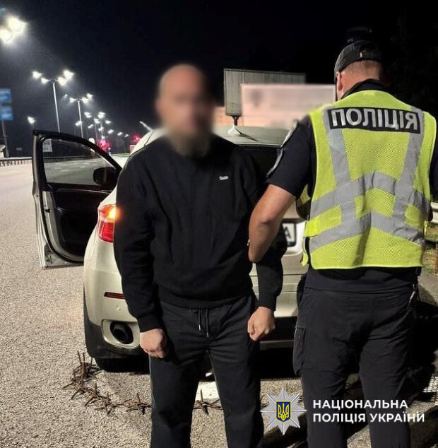 У Києві затримали чоловіка, який підпалив двері киянину на замовлення російських спецслужб