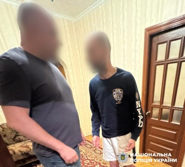 2600 доларів з військовозобов’язаного за допомогу у «затягуванні» проходження ним ВЛК: у Києві викрили трьох ділків в організації схеми ухилення від призову