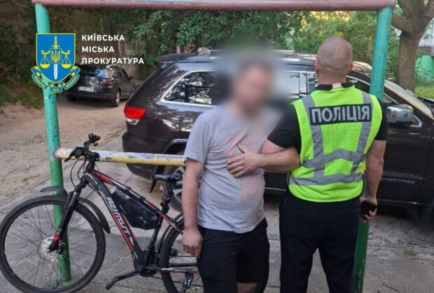 У Києві затримали чоловіка, який вистрілив в авто працівниці фонду «Повернись живим»