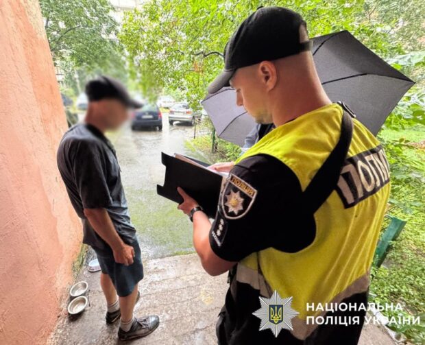 У Києві затримали п'яного чоловіка, який кинув навчальну гранату між будинками