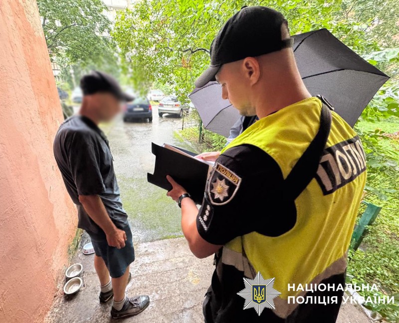 У Києві затримали п'яного чоловіка, який кинув навчальну гранату між будинками