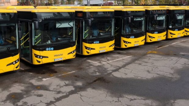 Київ отримав 30 нових сучасних пасажирських автобусів: 20 вже курсують містом